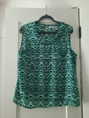 Sleeveless Green Chevron Top